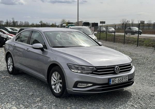 Volkswagen Passat cena 79900 przebieg: 113900, rok produkcji 2019 z Wojkowice małe 466